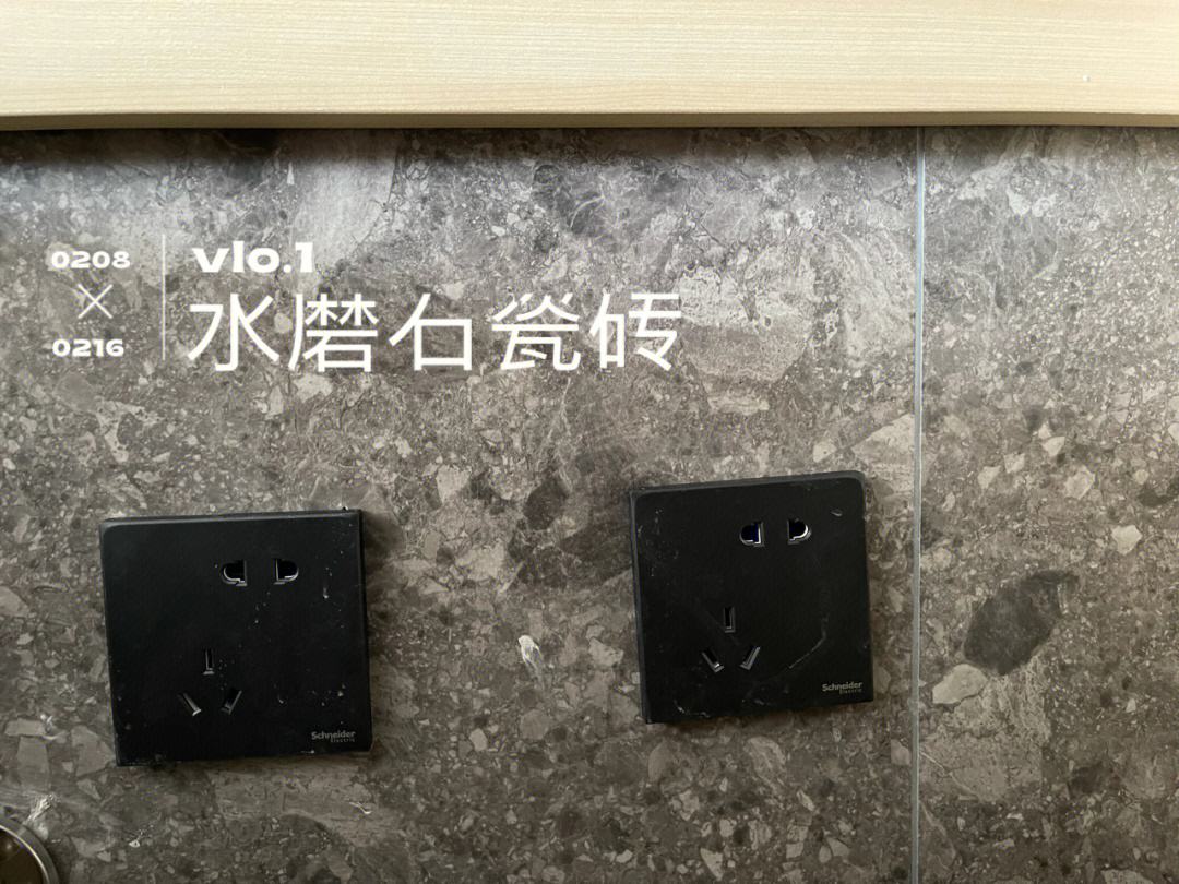 墙面瓷砖烂了用什么可以修饰呢(墙面瓷砖烂了用什么可以修饰呢图片)