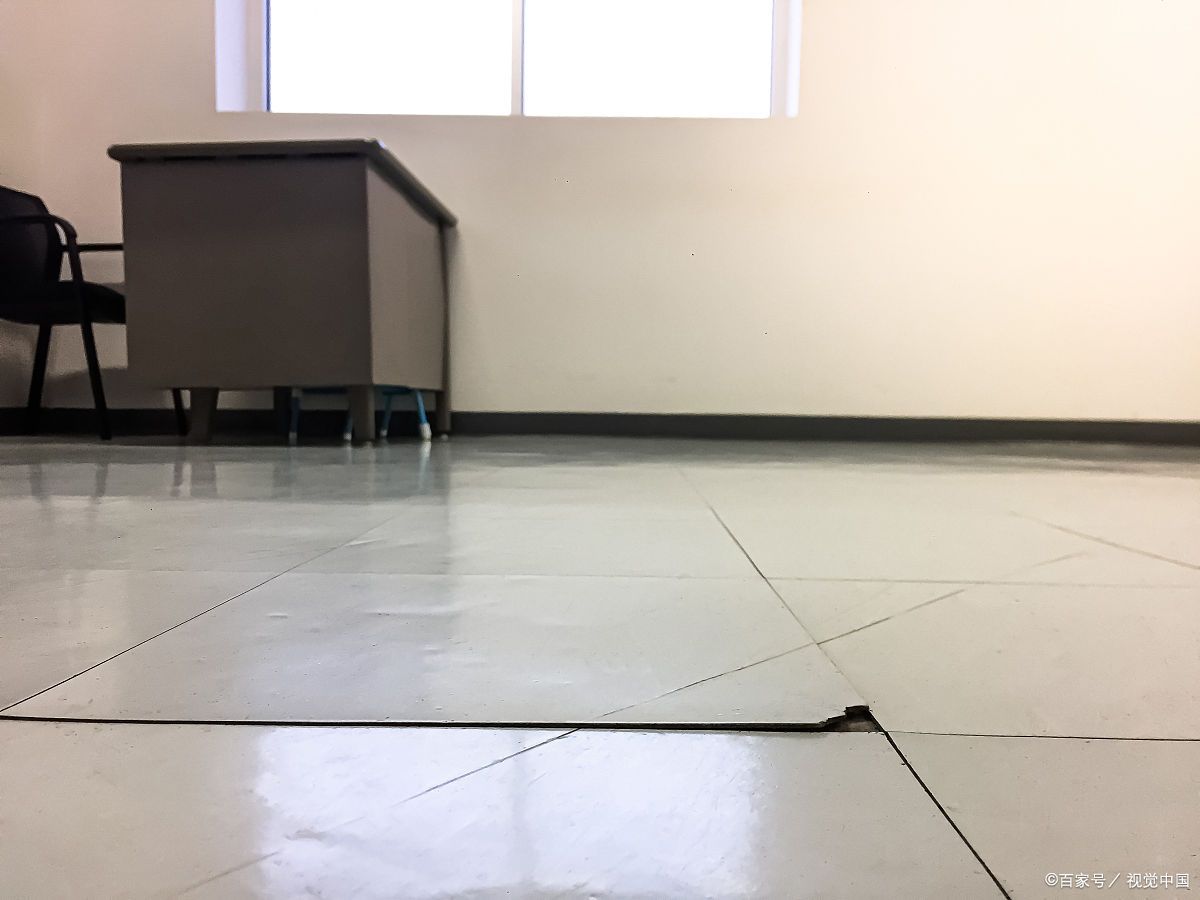 十几年的地砖突然鼓起来的原因(十几年的地砖突然鼓起来的原因是什么) 十几年的地砖突然鼓起来的原因(十几年的地砖突然鼓起来的原因是什么)